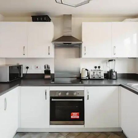Stunning Private Room In A Home - Bathroom & Parking! ซัลฟอร์ด ภายนอก รูปภาพ
