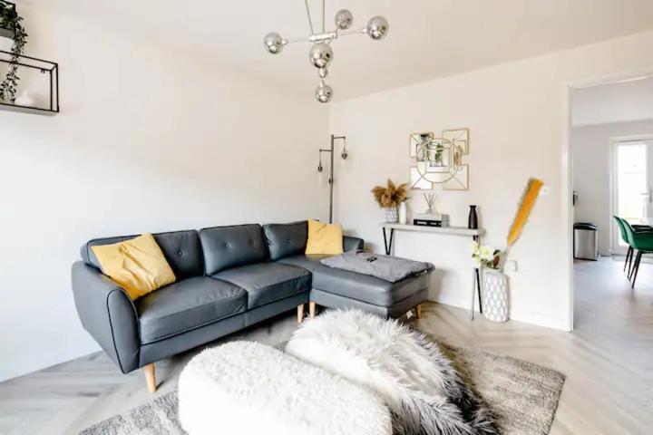 Stunning Private Room In A Home - Bathroom & Parking! ซัลฟอร์ด ภายนอก รูปภาพ