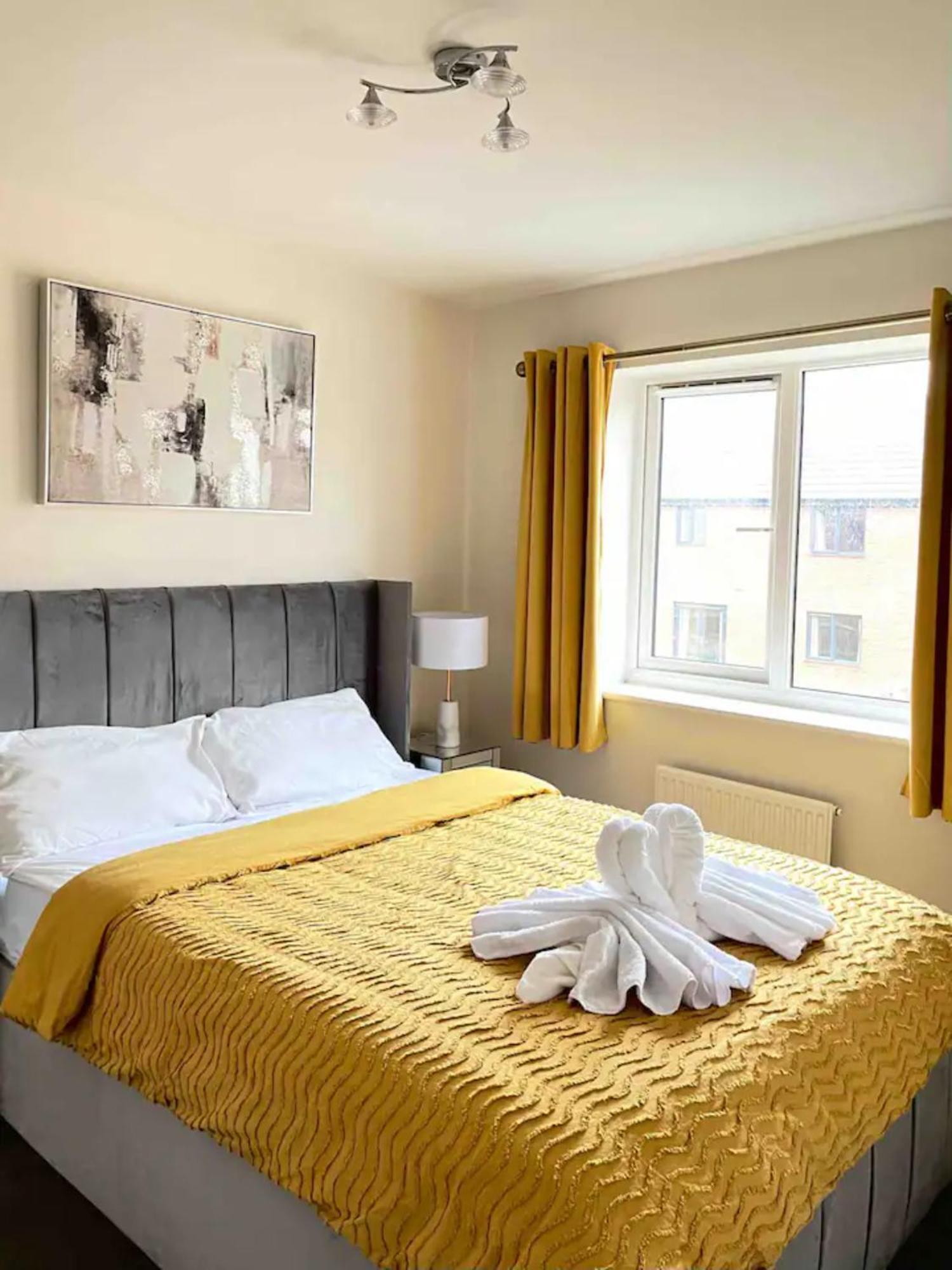 Stunning Private Room In A Home - Bathroom & Parking! ซัลฟอร์ด ภายนอก รูปภาพ