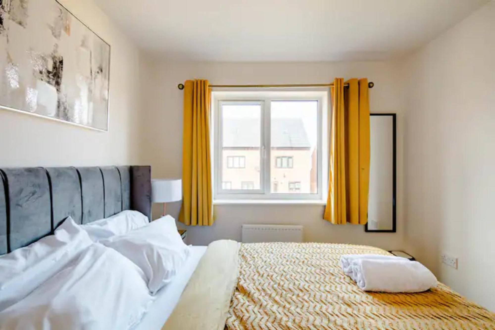 Stunning Private Room In A Home - Bathroom & Parking! ซัลฟอร์ด ภายนอก รูปภาพ