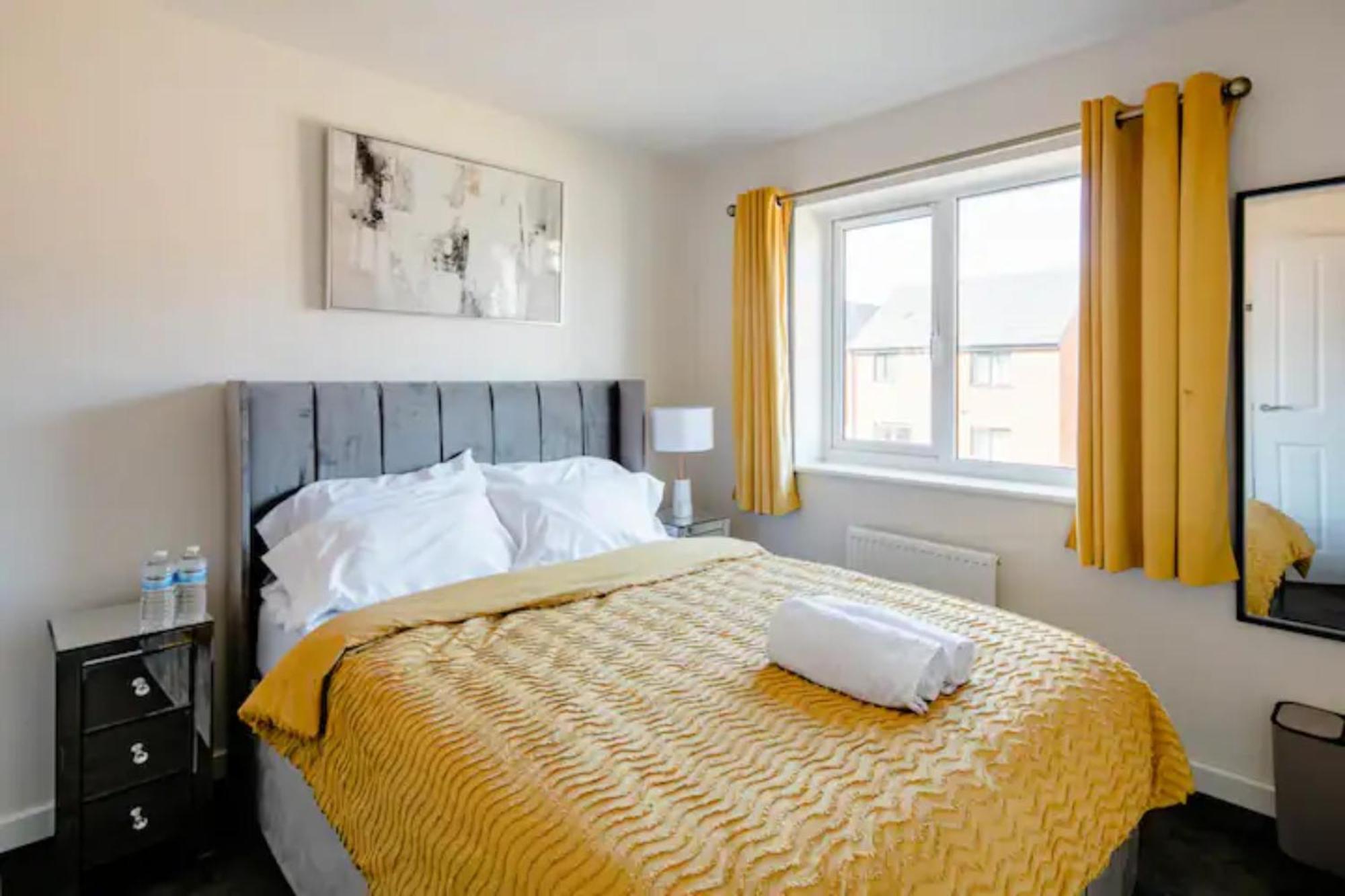 Stunning Private Room In A Home - Bathroom & Parking! ซัลฟอร์ด ภายนอก รูปภาพ